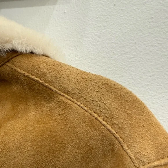 Danier 💯 % Sheepskin Suede Jacket - Picture 12 of 17